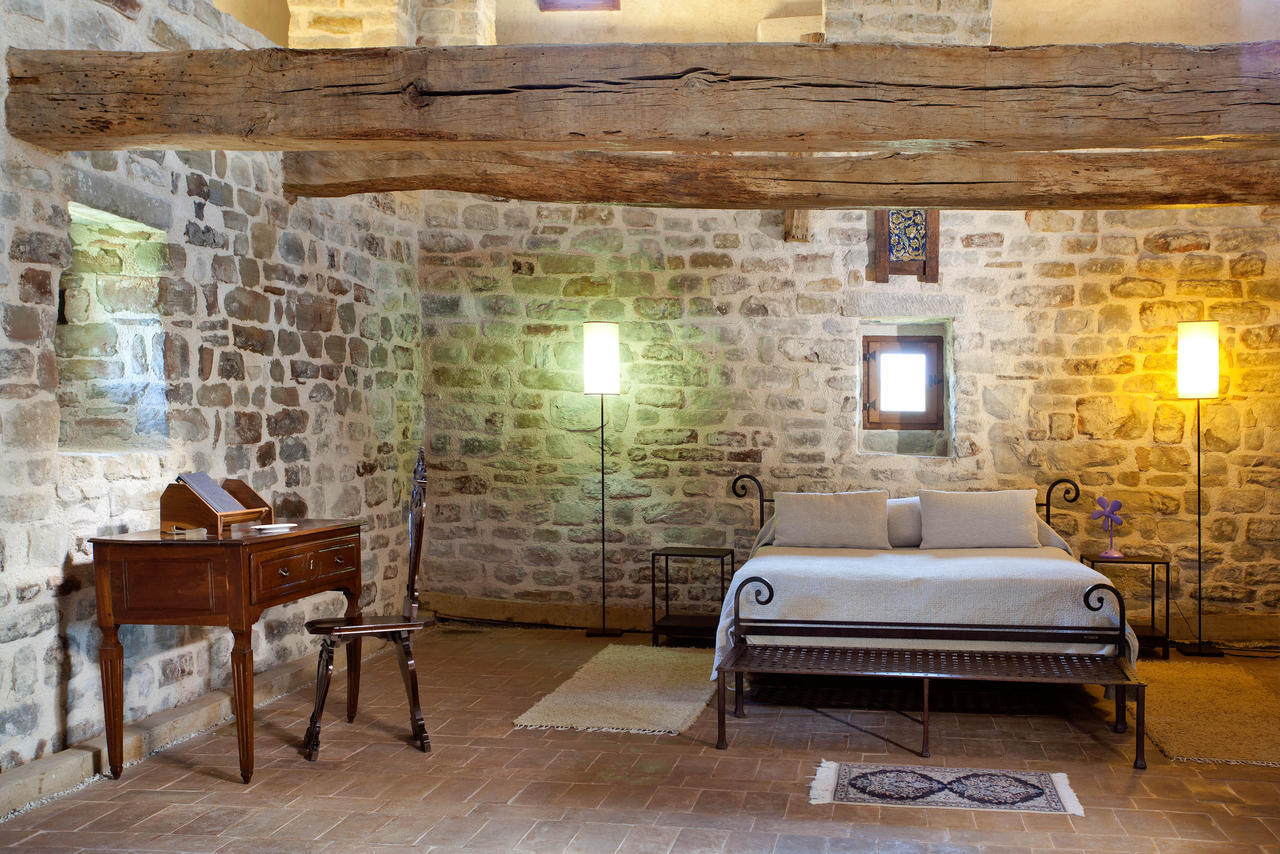 Carbonesca Castello Di Magrano 게스트하우스 객실 사진